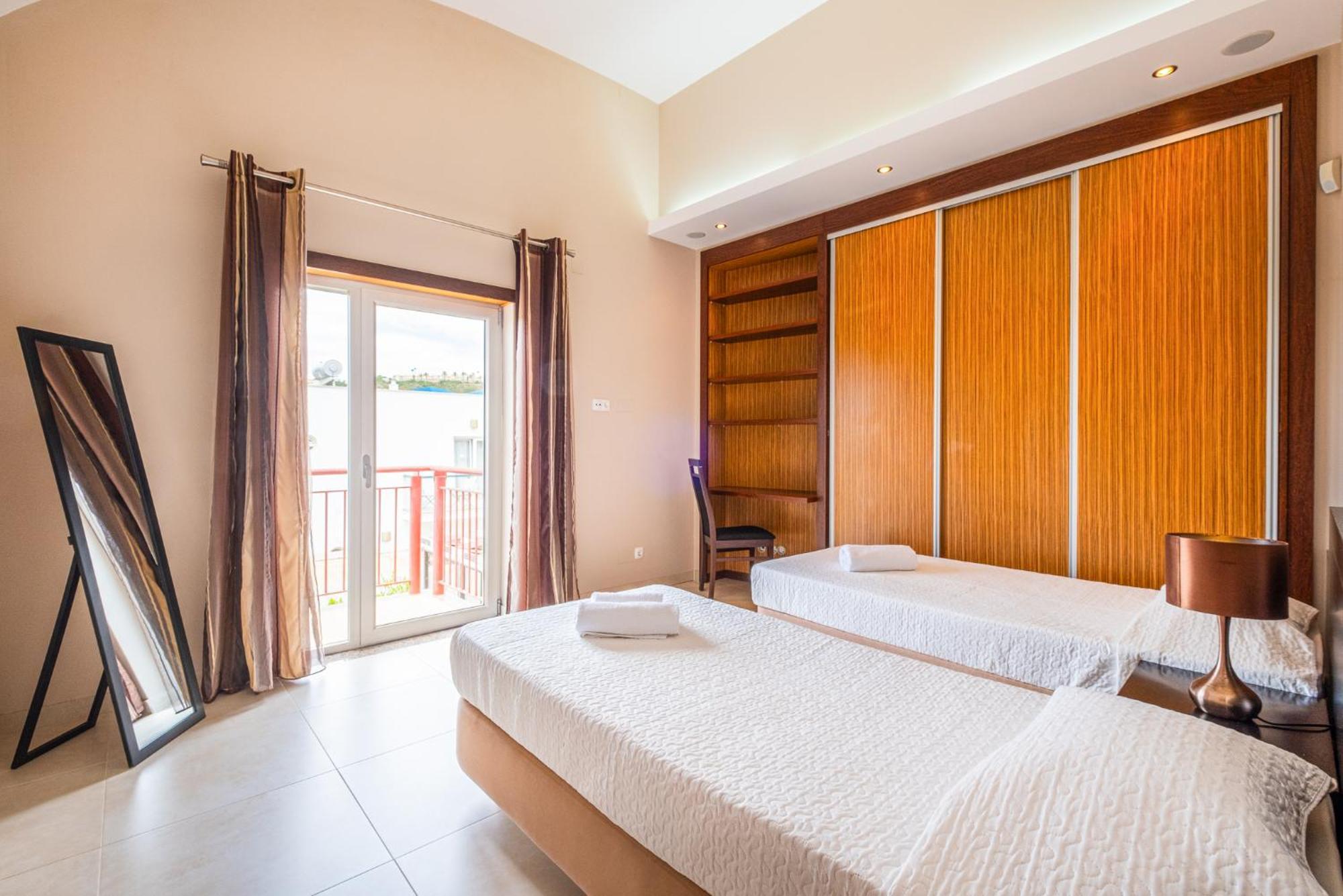 Capetown Marina Luxury Villa - Private Pool Αλμπουφέιρα Εξωτερικό φωτογραφία